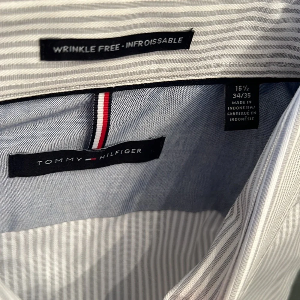 NWT Tommy Hilfiger Button Down - Picture 2 of 9